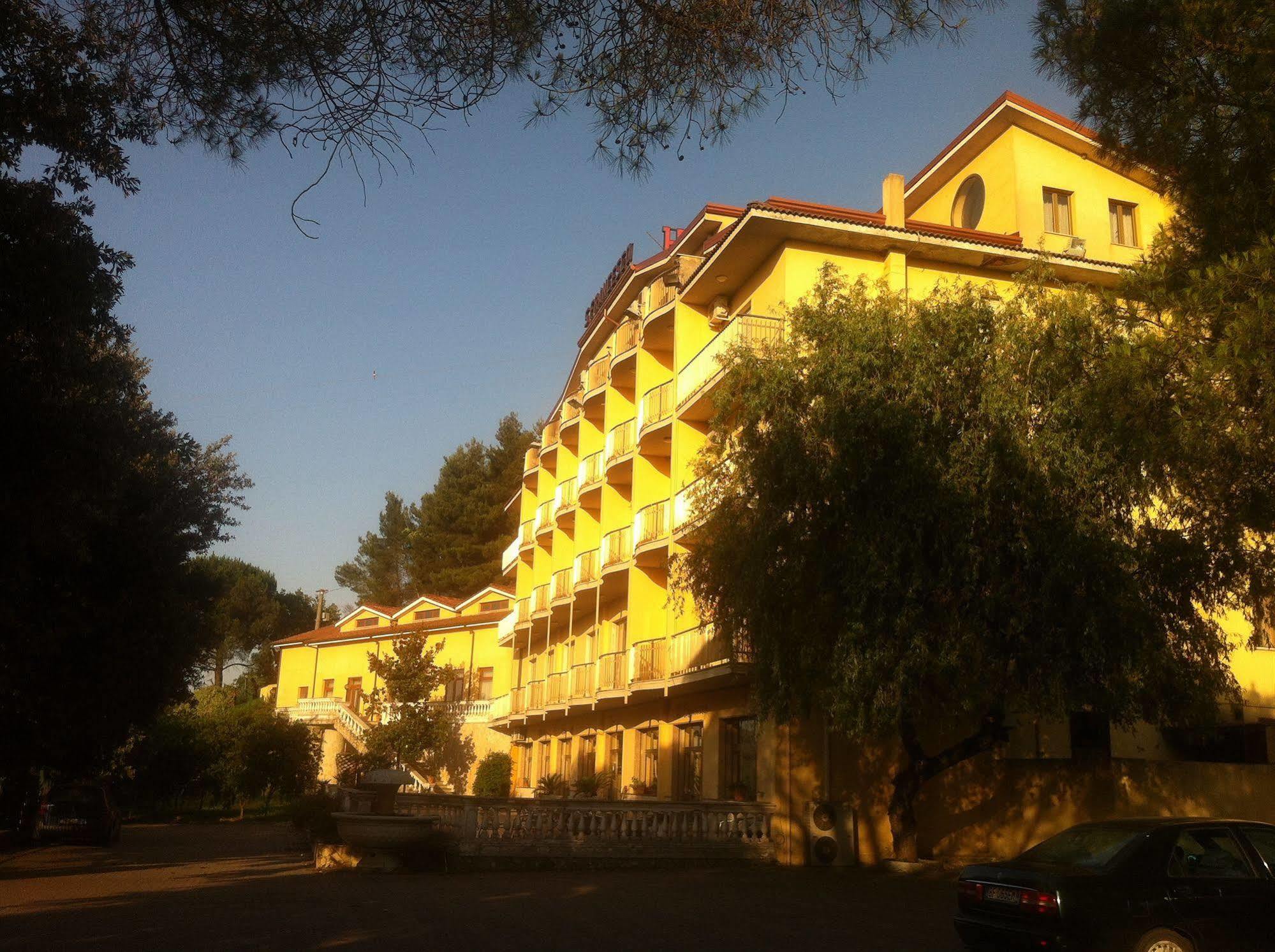 Hotel San Francesco Terme Spezzano Albanese ภายนอก รูปภาพ